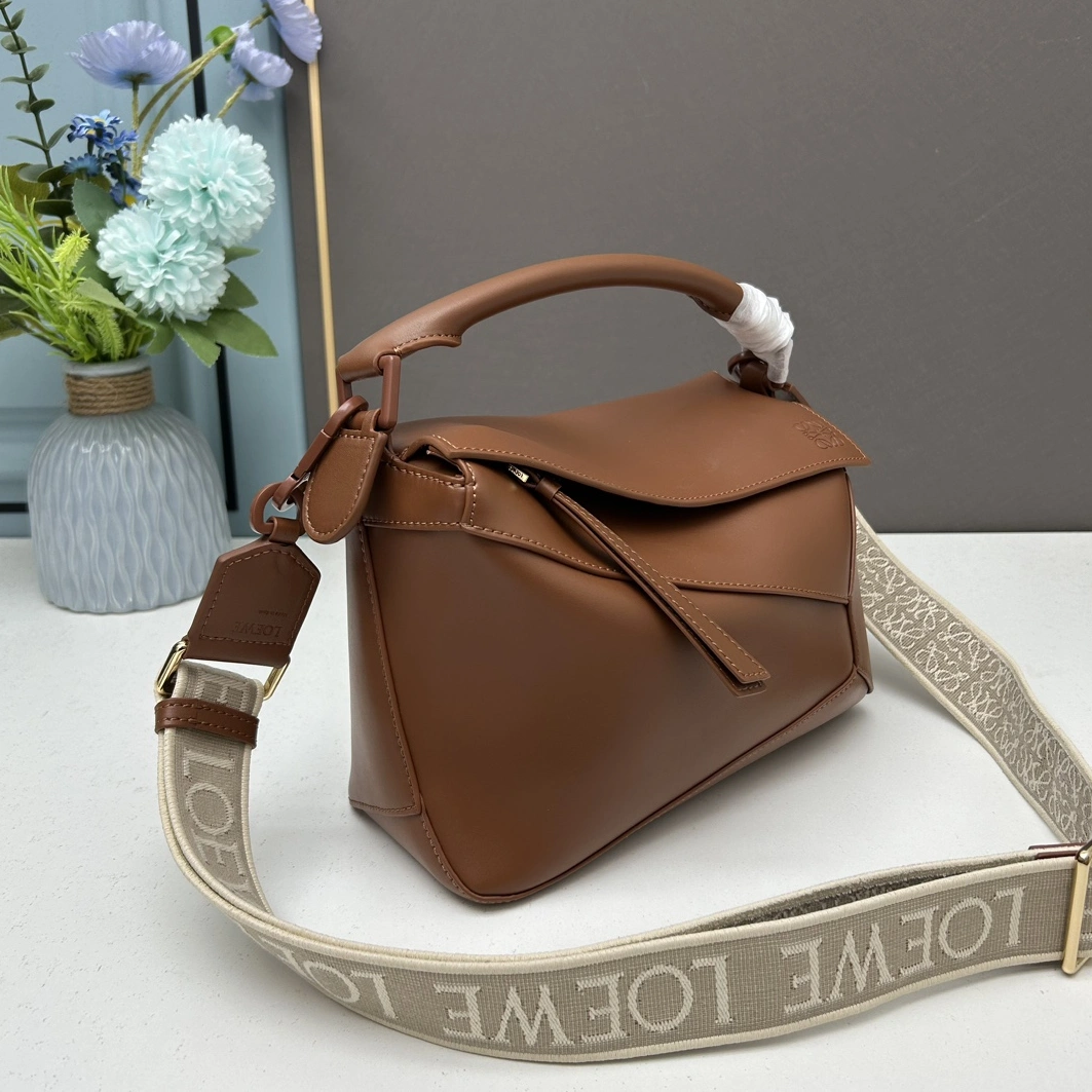 LOEWE AAA Quality Messenger Bags For Women NewStyle 3779