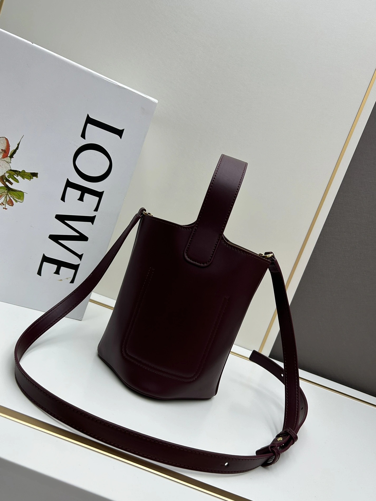 LOEWE AAA Quality Messenger Bags For Women NewStyle 582