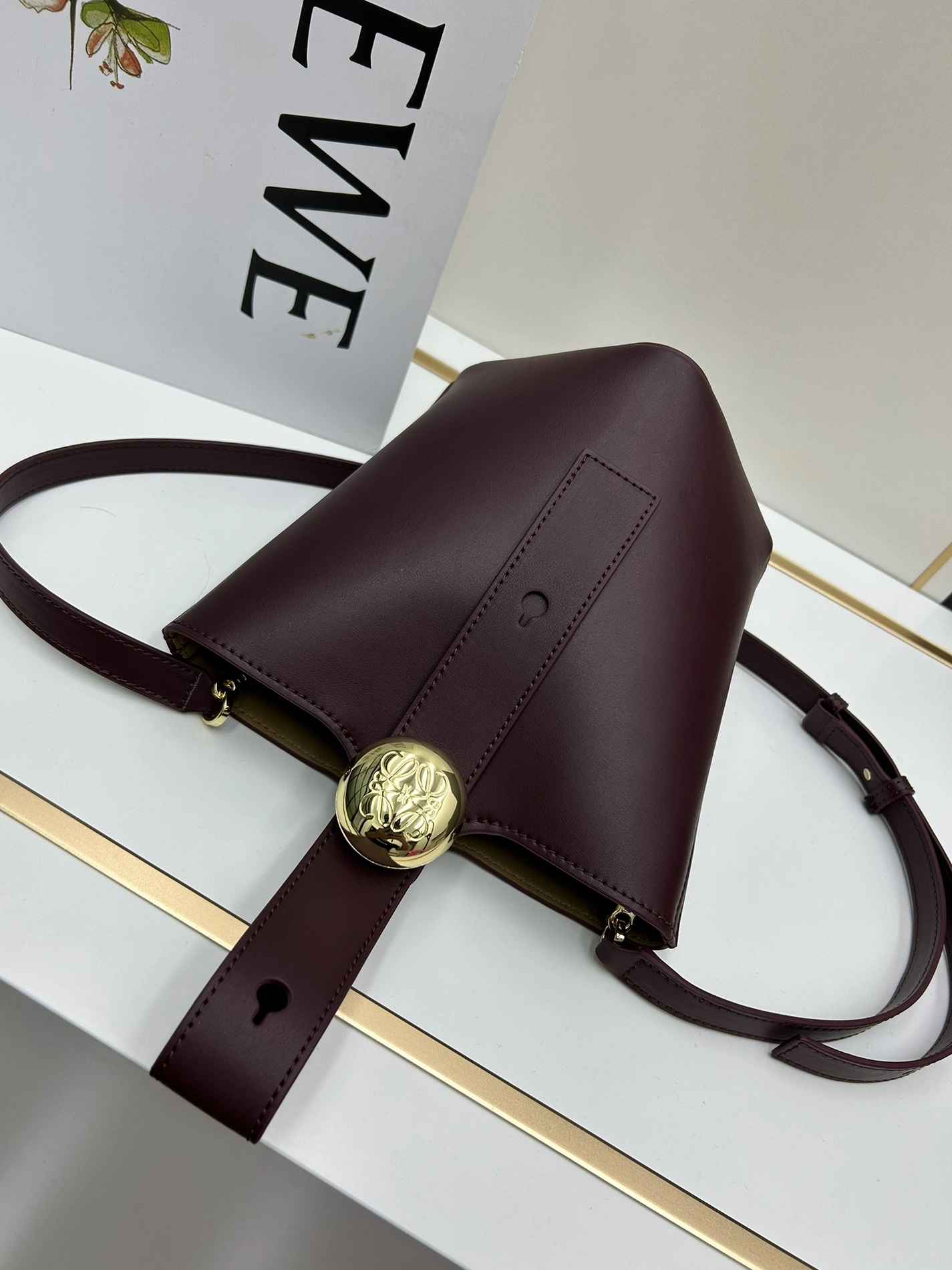LOEWE AAA Quality Messenger Bags For Women NewStyle 582