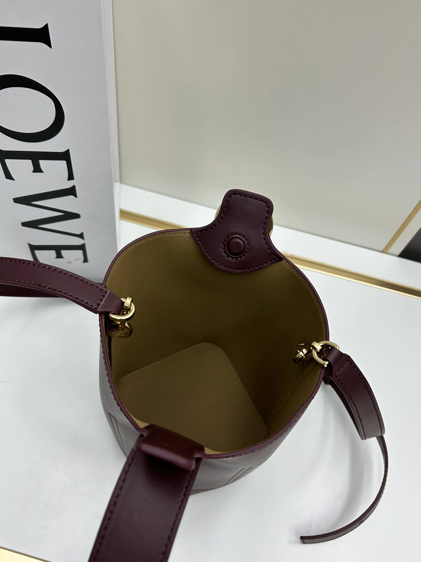 LOEWE AAA Quality Messenger Bags For Women NewStyle 582