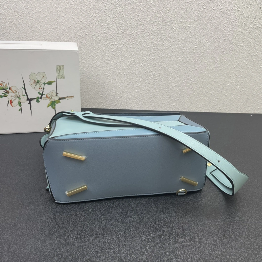 LOEWE AAA Quality Messenger Bags For Women Practical 276