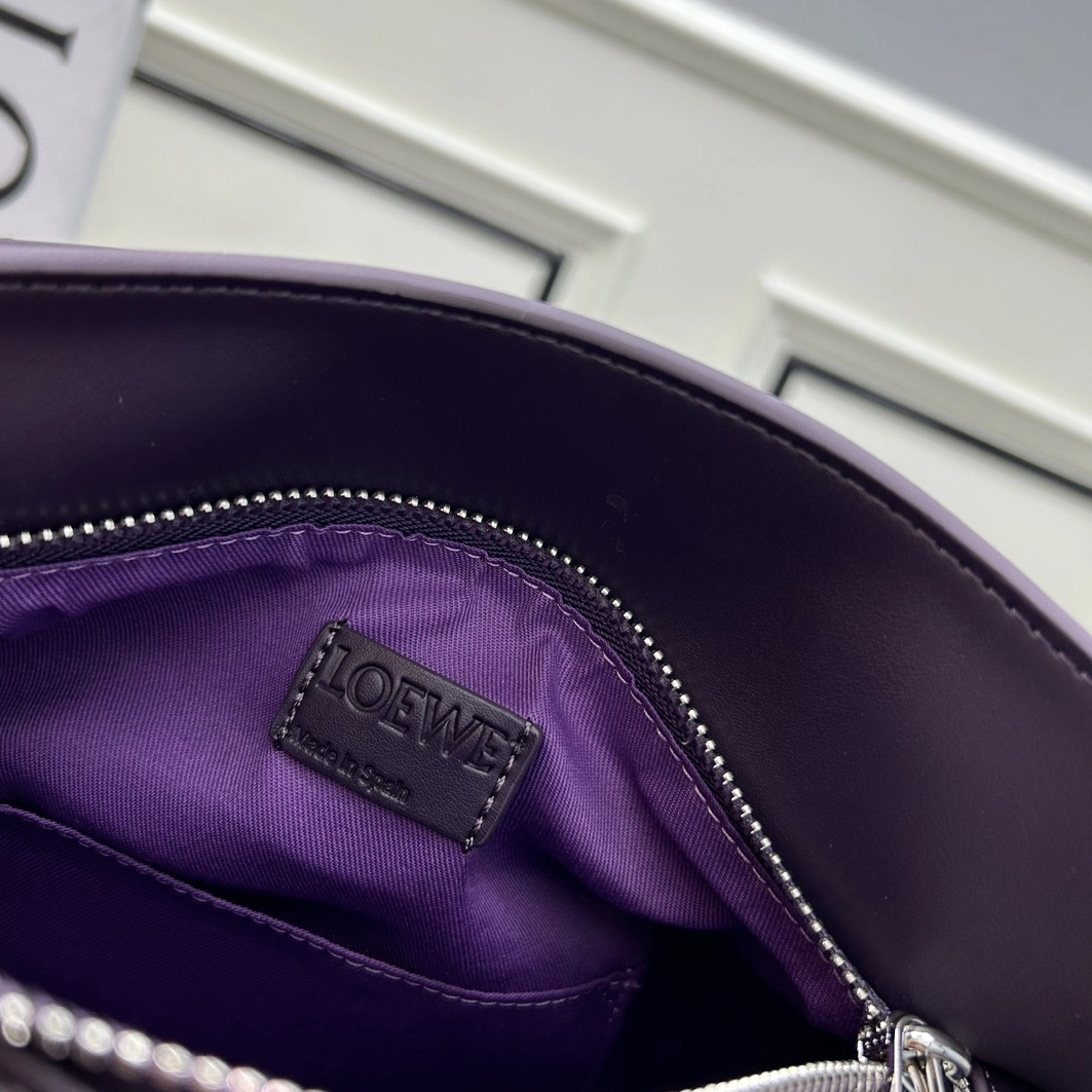 LOEWE AAA Quality Messenger Bags For Women Practical 3351