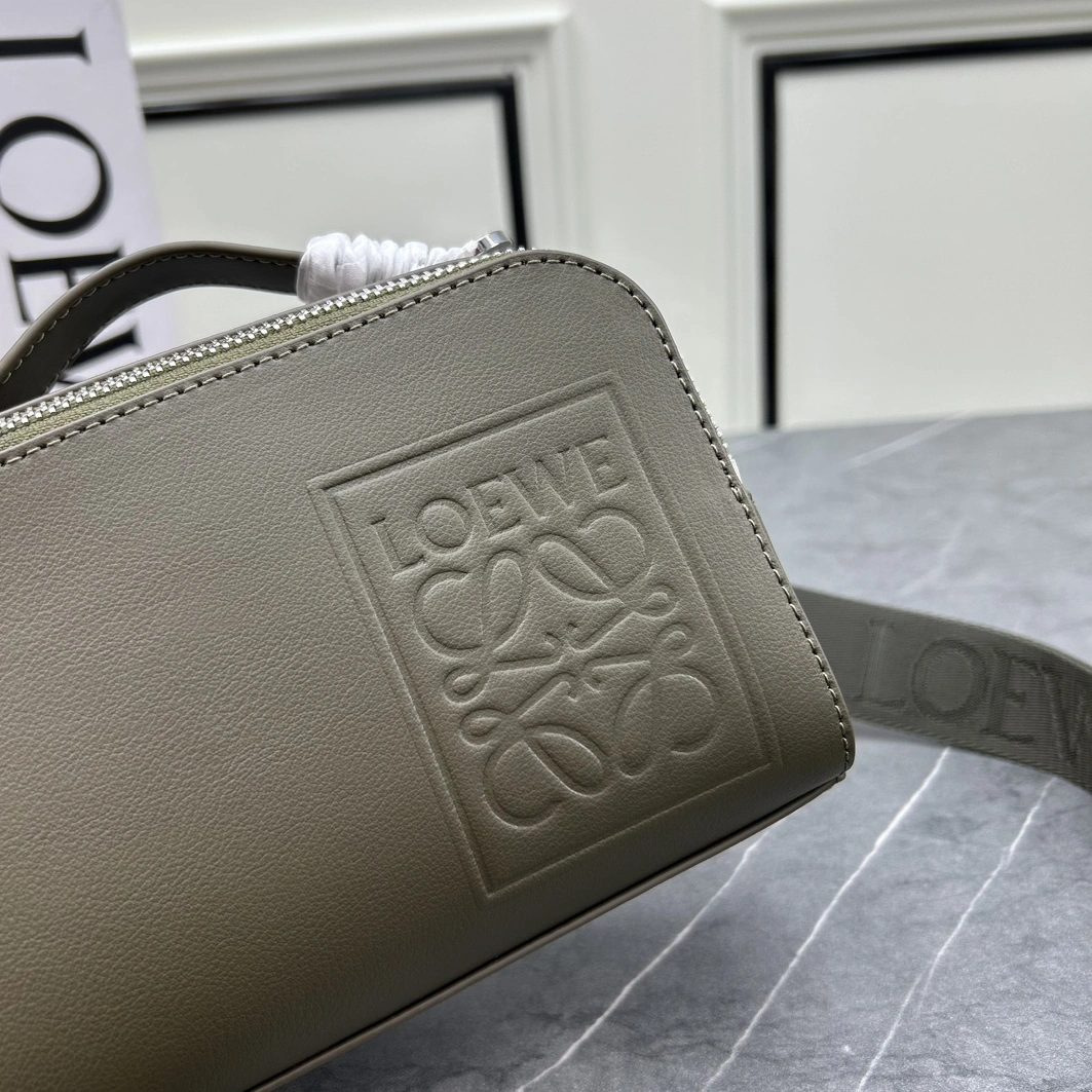 LOEWE AAA Quality Messenger Bags For Women Refined 9730