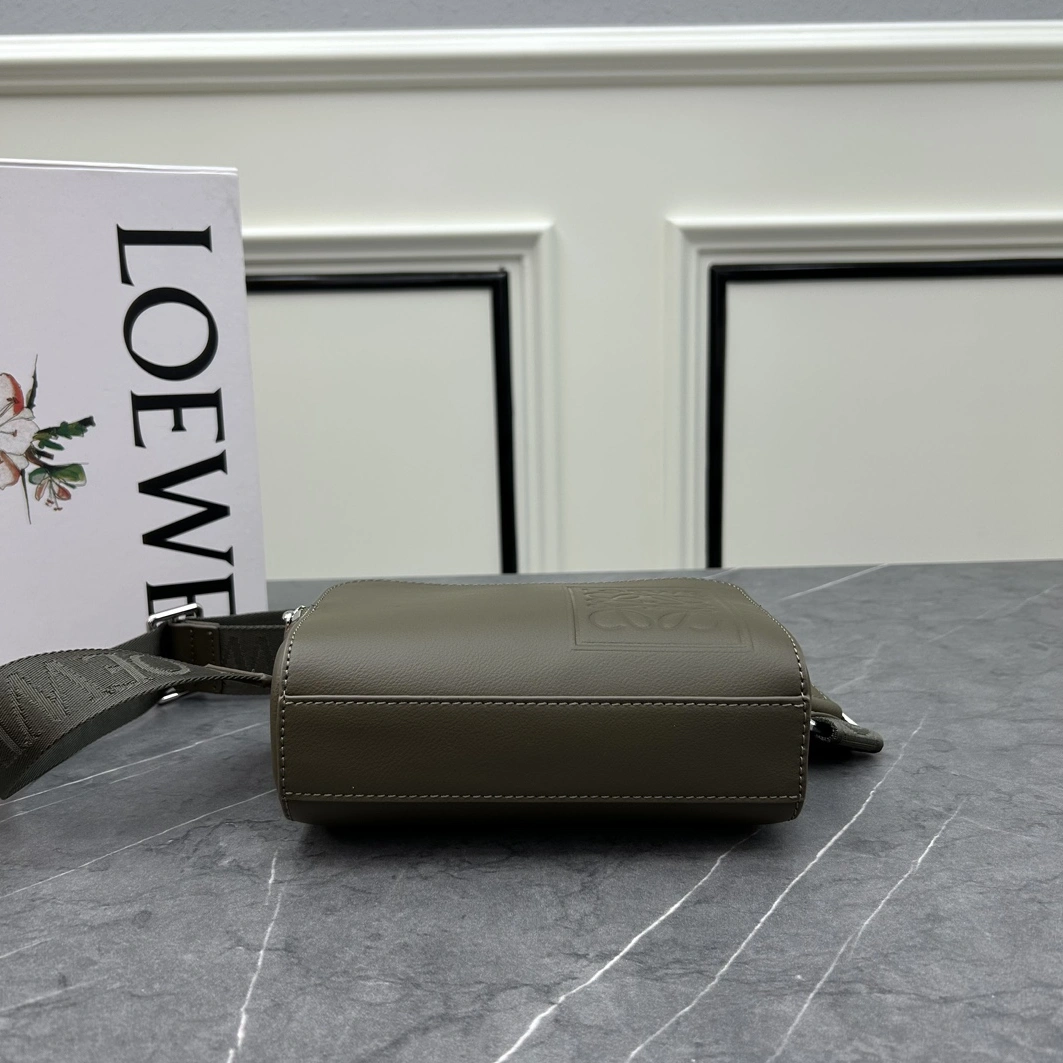 LOEWE AAA Quality Messenger Bags For Women Refined 9730