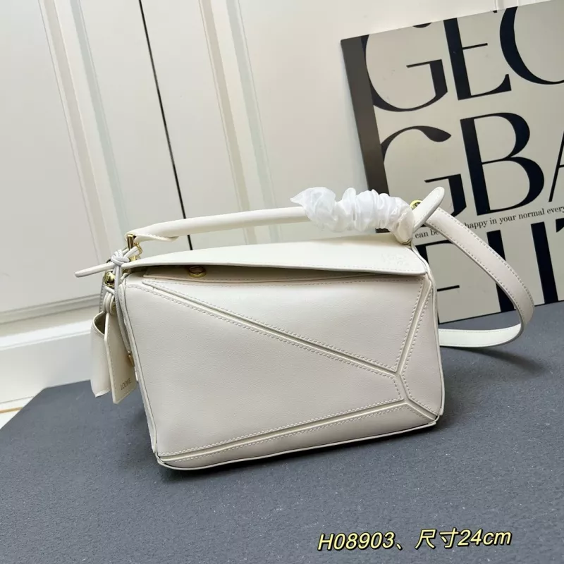 LOEWE AAA Quality Messenger Bags For Women Reliable 6466