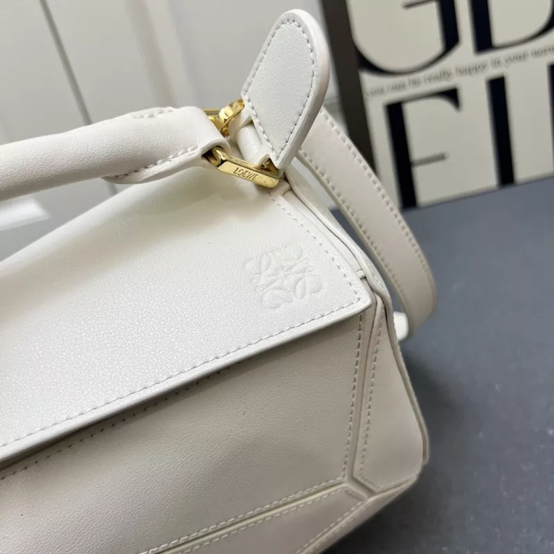 LOEWE AAA Quality Messenger Bags For Women Reliable 6466