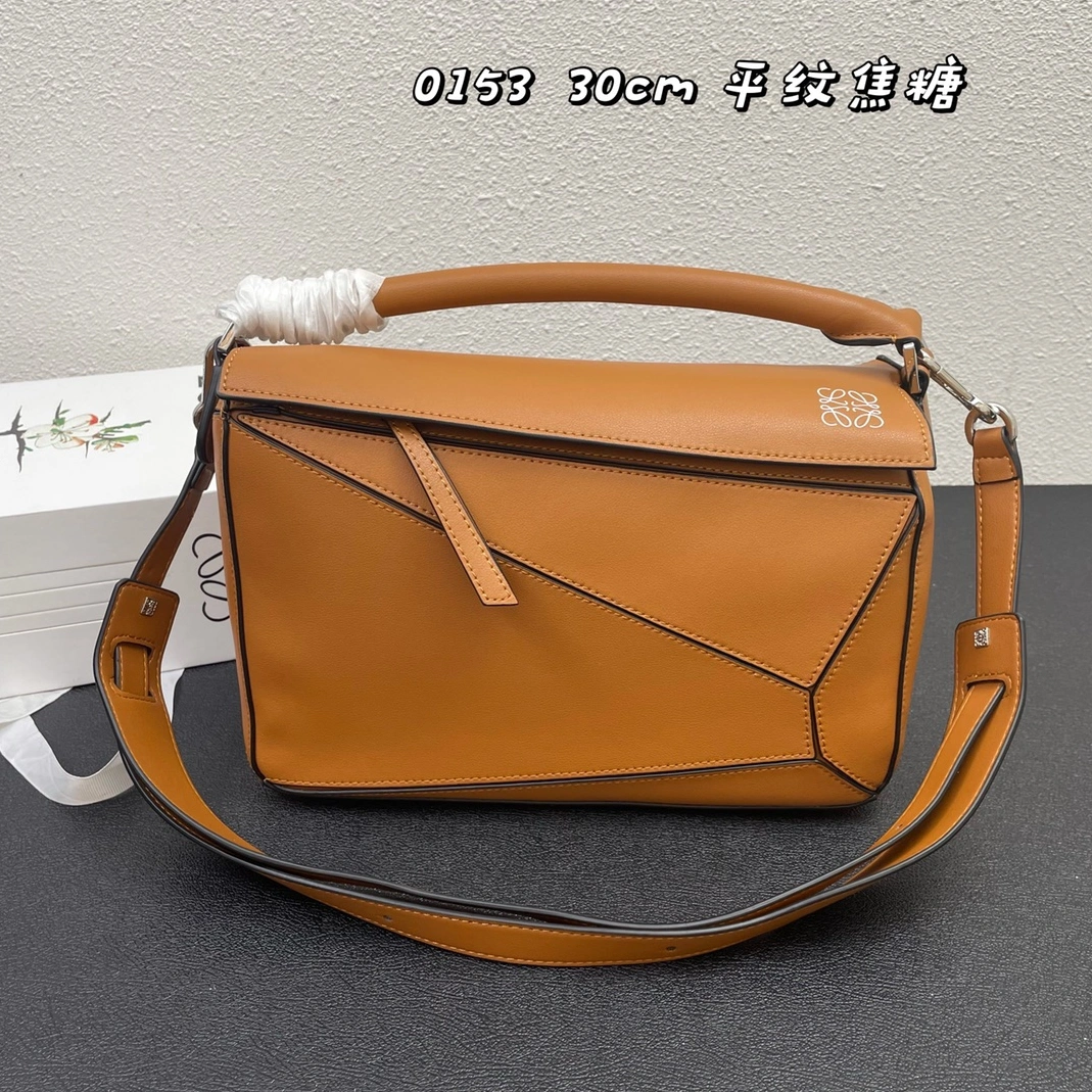 LOEWE AAA Quality Messenger Bags For Women Resilient 7800