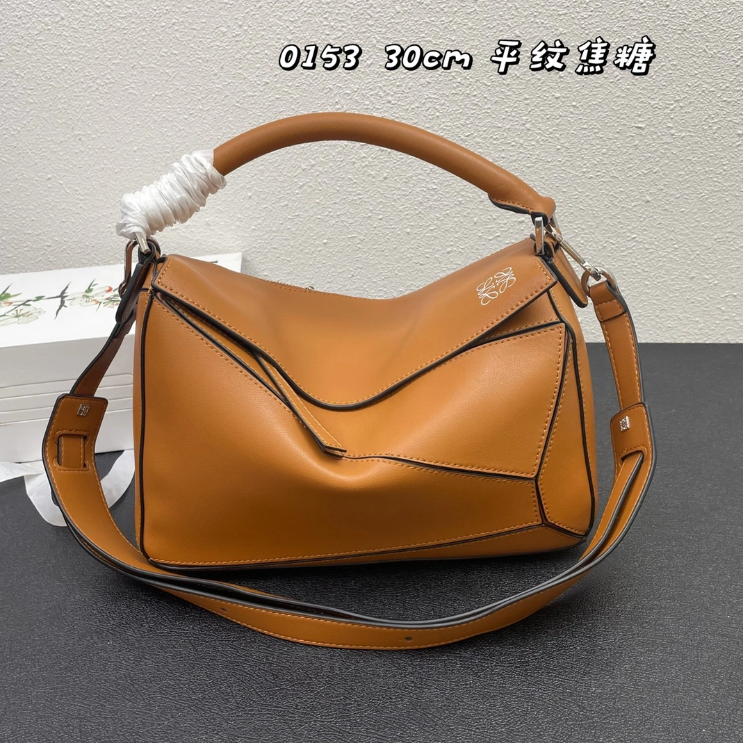 LOEWE AAA Quality Messenger Bags For Women Resilient 7800