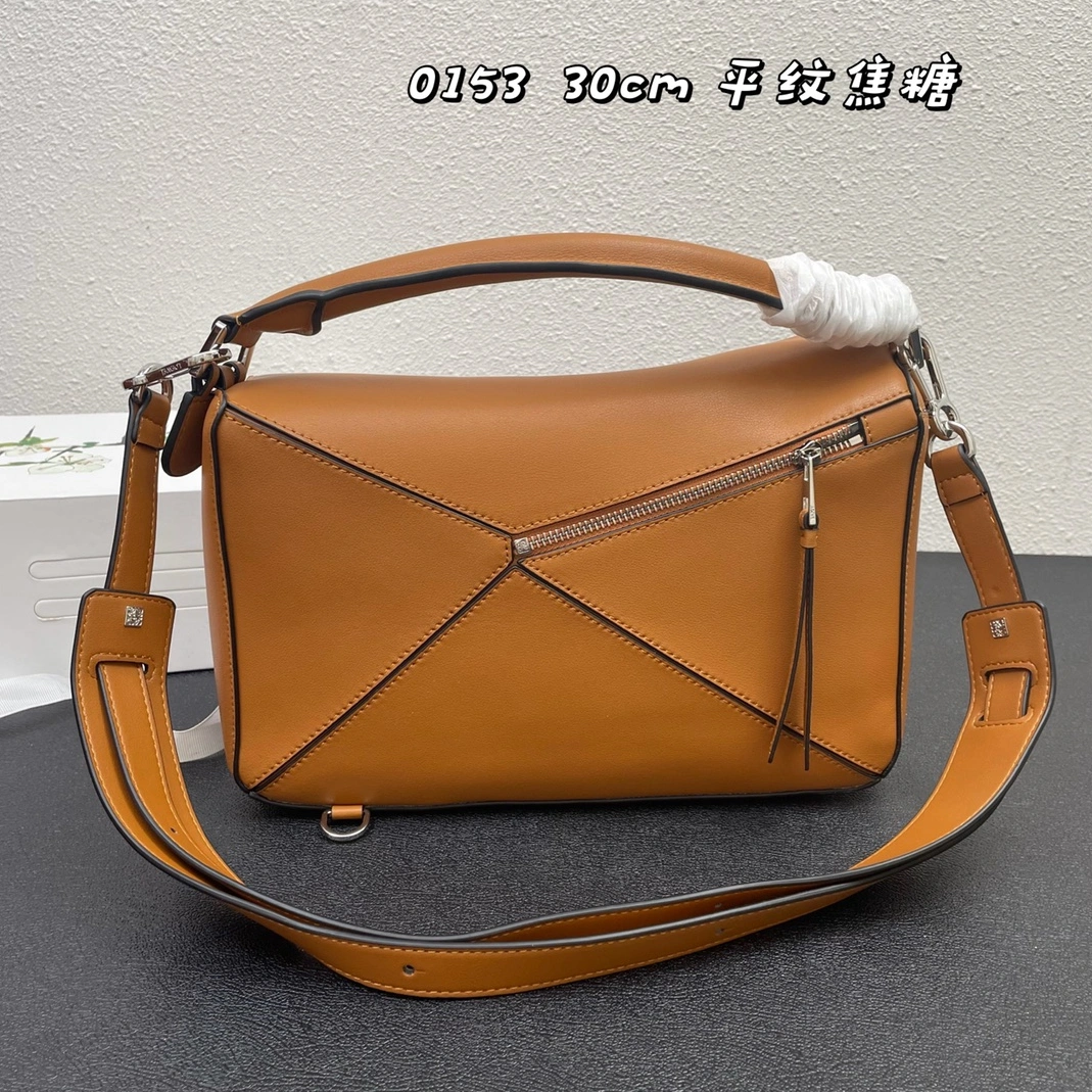 LOEWE AAA Quality Messenger Bags For Women Resilient 7800