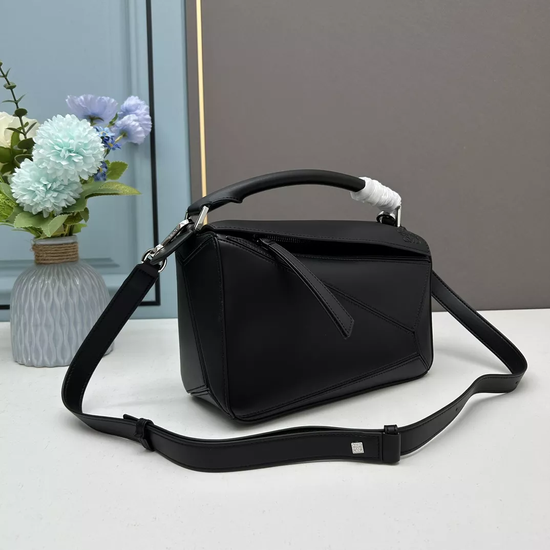 LOEWE AAA Quality Messenger Bags For Women SmartChoice 5021