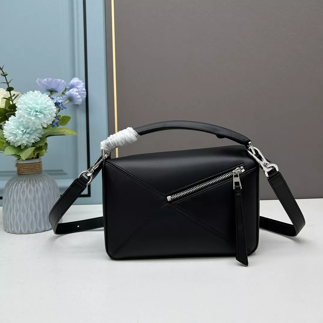 LOEWE AAA Quality Messenger Bags For Women SmartChoice 5021