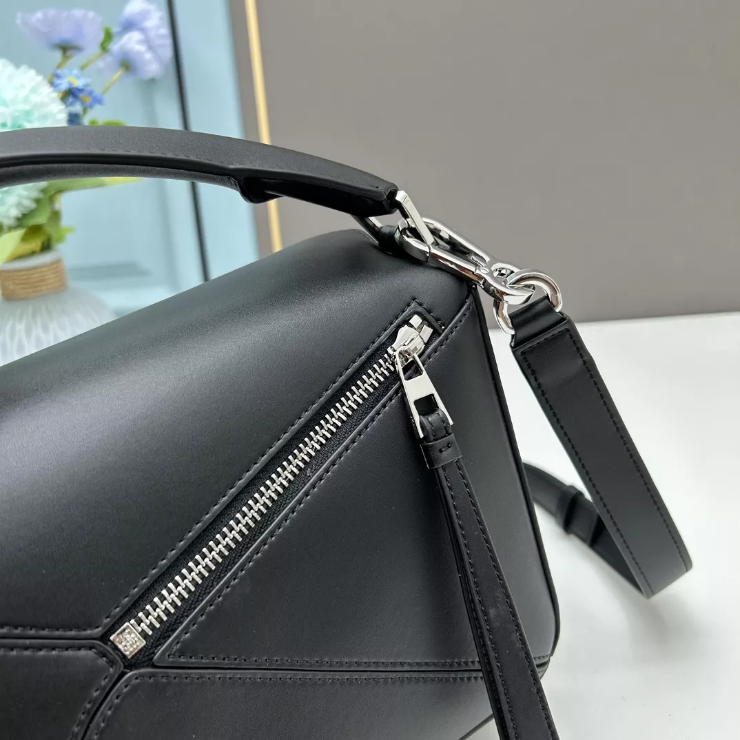 LOEWE AAA Quality Messenger Bags For Women SmartChoice 5021
