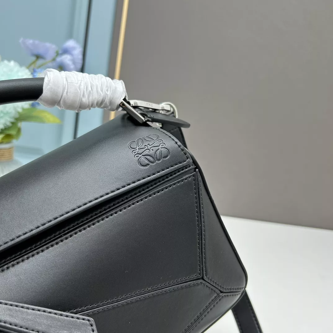 LOEWE AAA Quality Messenger Bags For Women SmartChoice 5021