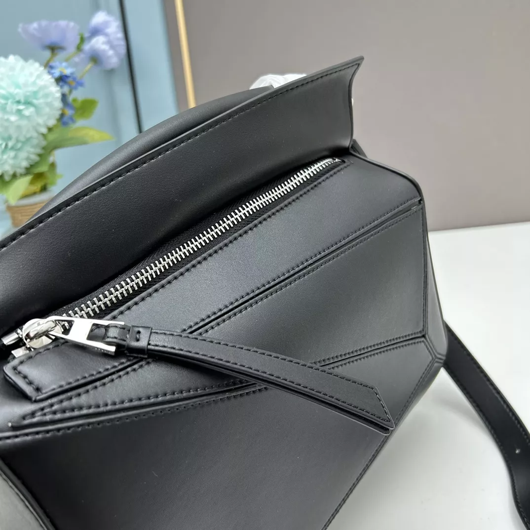 LOEWE AAA Quality Messenger Bags For Women SmartChoice 5021