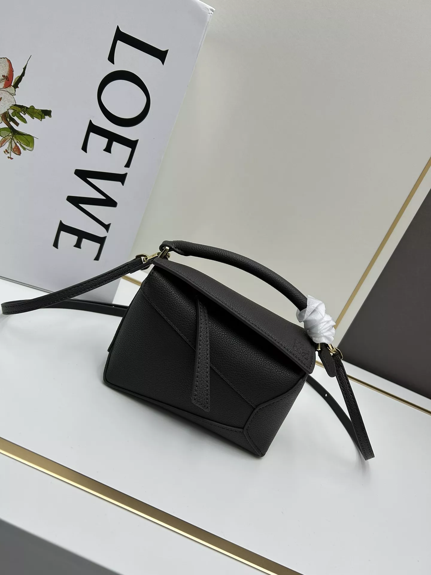 LOEWE AAA Quality Messenger Bags For Women Soft 5937