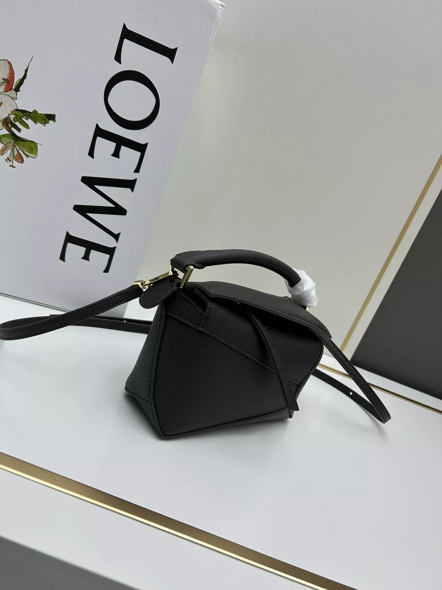 LOEWE AAA Quality Messenger Bags For Women Soft 5937