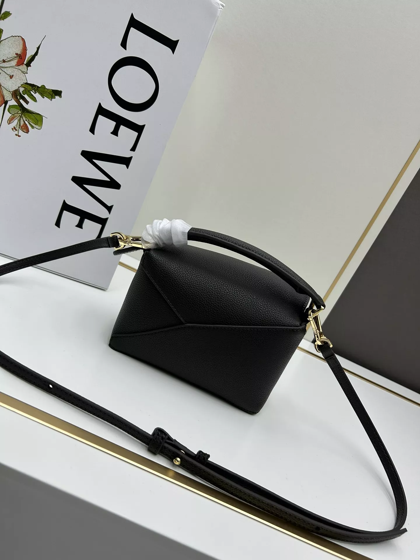 LOEWE AAA Quality Messenger Bags For Women Soft 5937