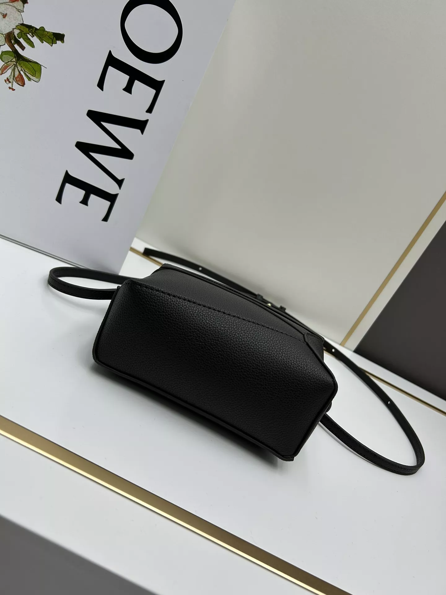 LOEWE AAA Quality Messenger Bags For Women Soft 5937
