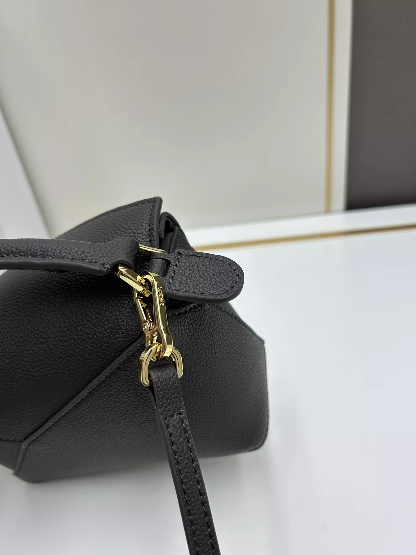 LOEWE AAA Quality Messenger Bags For Women Soft 5937