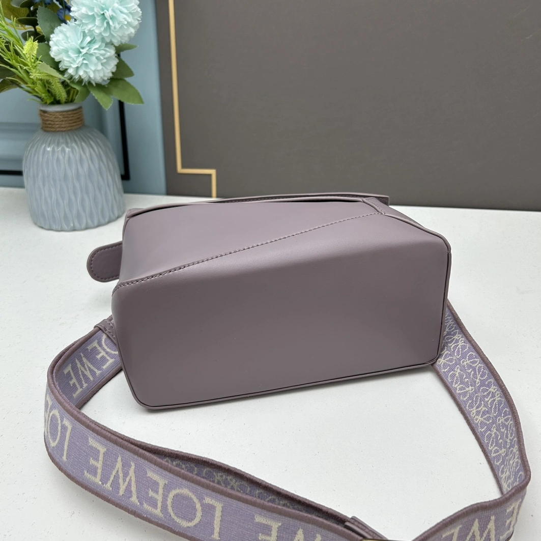 LOEWE AAA Quality Messenger Bags For Women Sophisticated 1987
