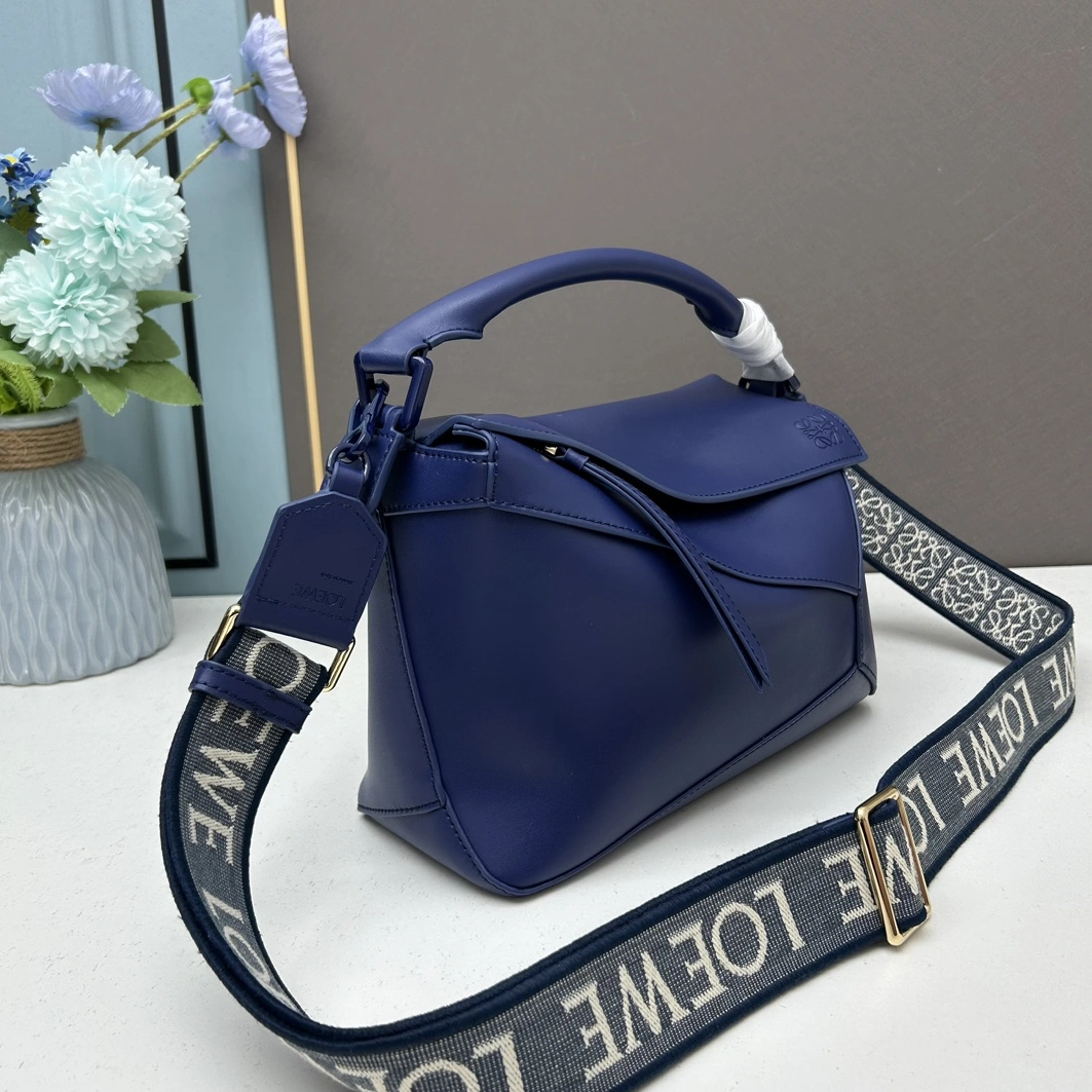 LOEWE AAA Quality Messenger Bags For Women Sophisticated 9915