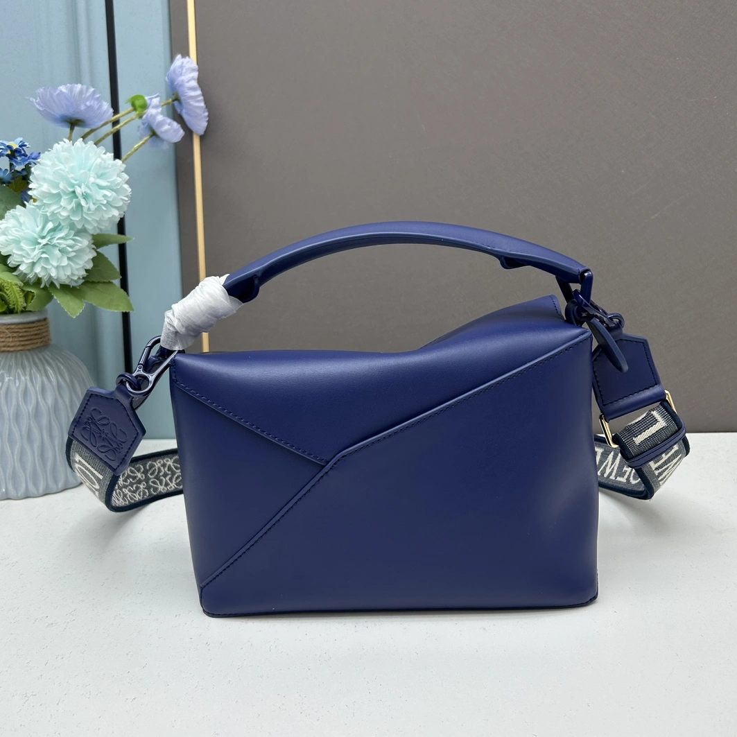 LOEWE AAA Quality Messenger Bags For Women Sophisticated 9915