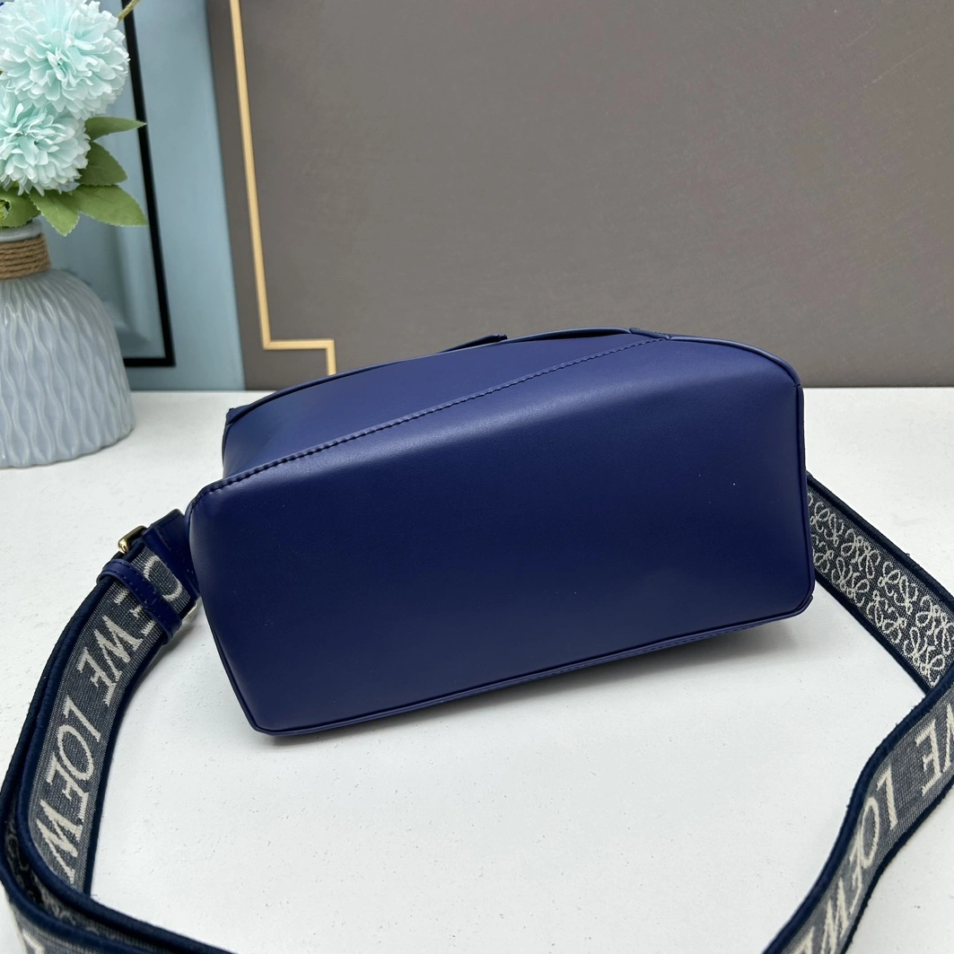 LOEWE AAA Quality Messenger Bags For Women Sophisticated 9915