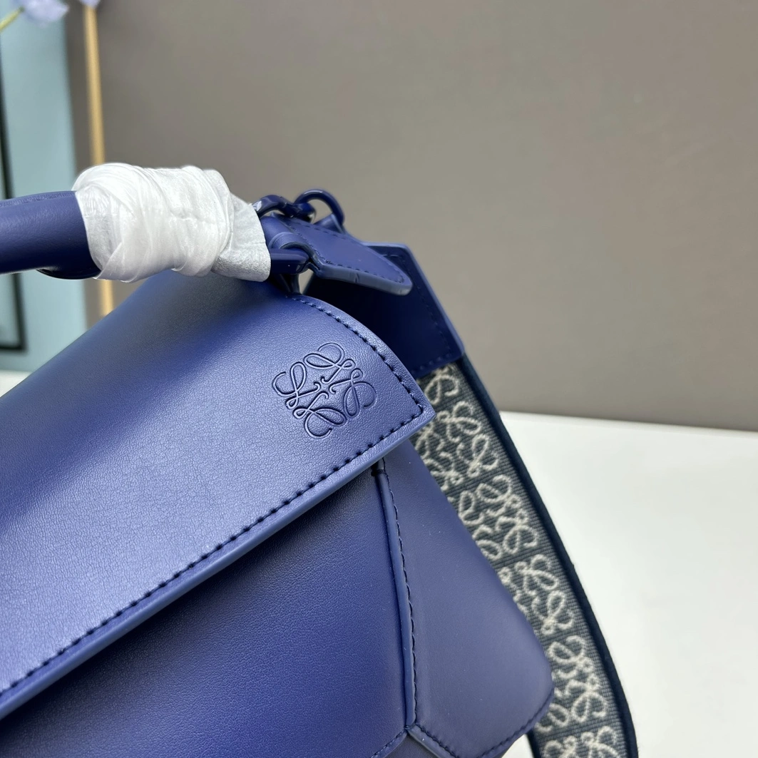 LOEWE AAA Quality Messenger Bags For Women Sophisticated 9915