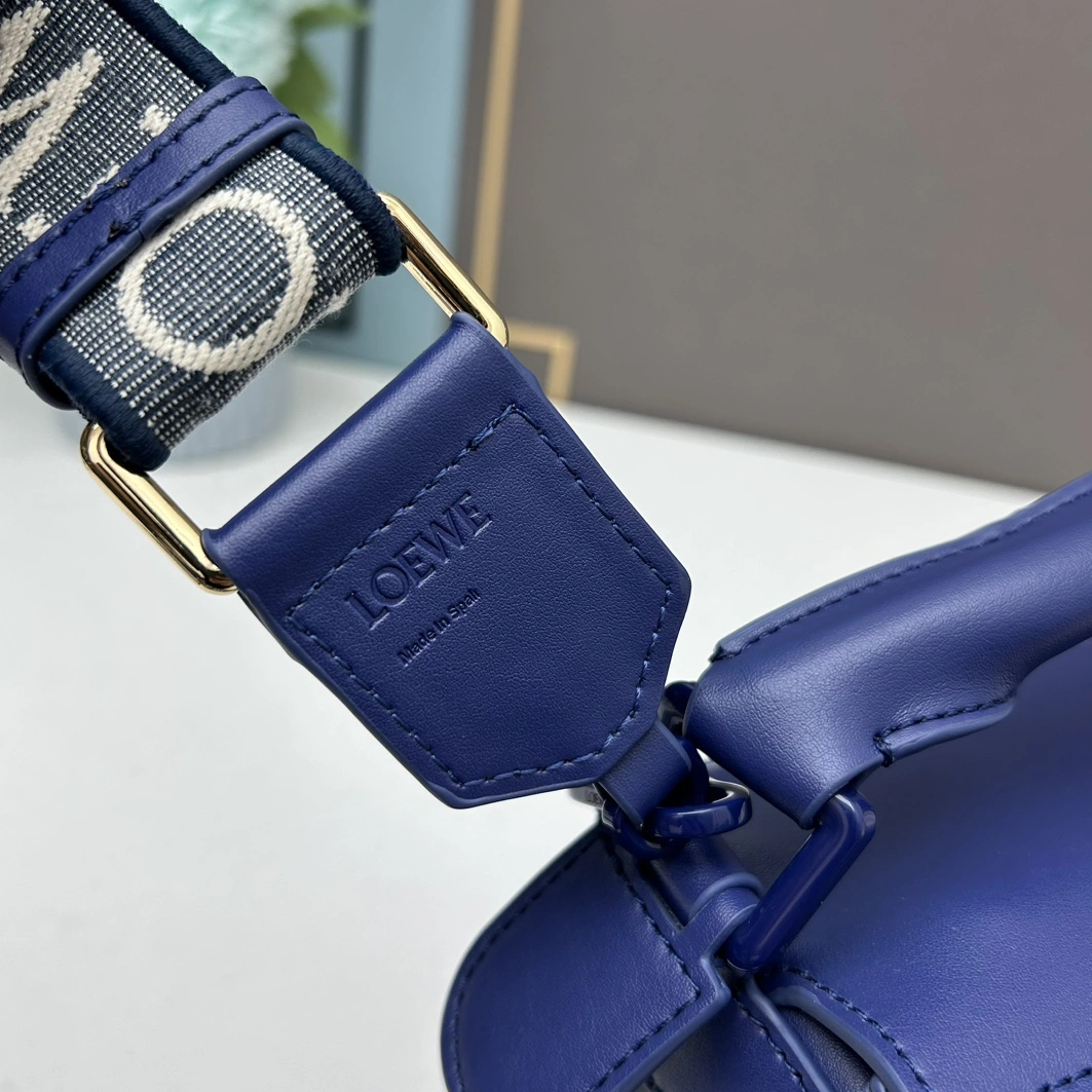 LOEWE AAA Quality Messenger Bags For Women Sophisticated 9915
