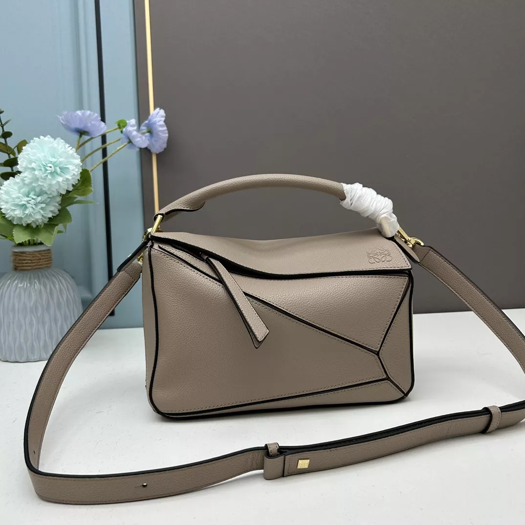 LOEWE AAA Quality Messenger Bags For Women SportInspired 2159