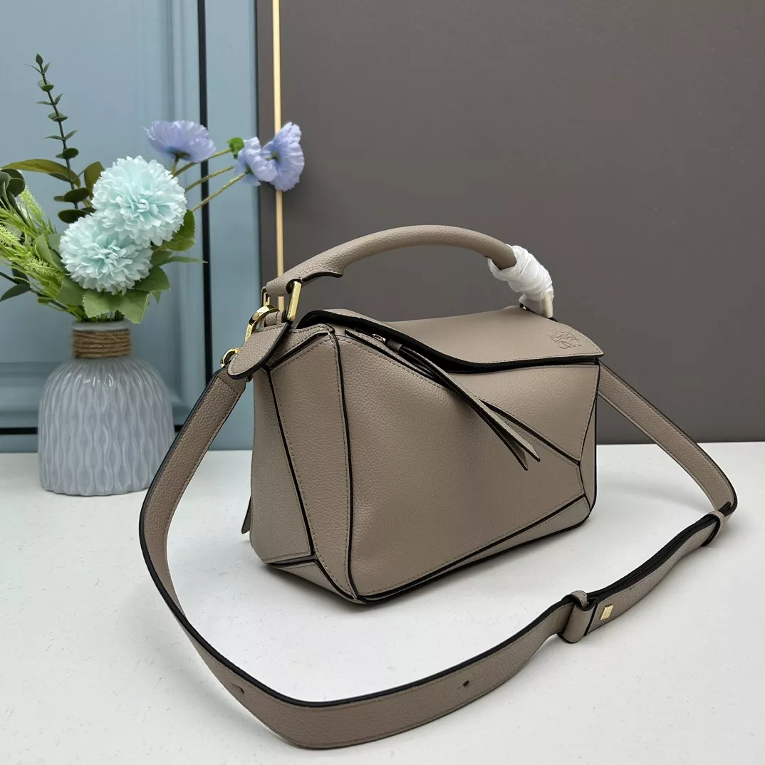 LOEWE AAA Quality Messenger Bags For Women SportInspired 2159