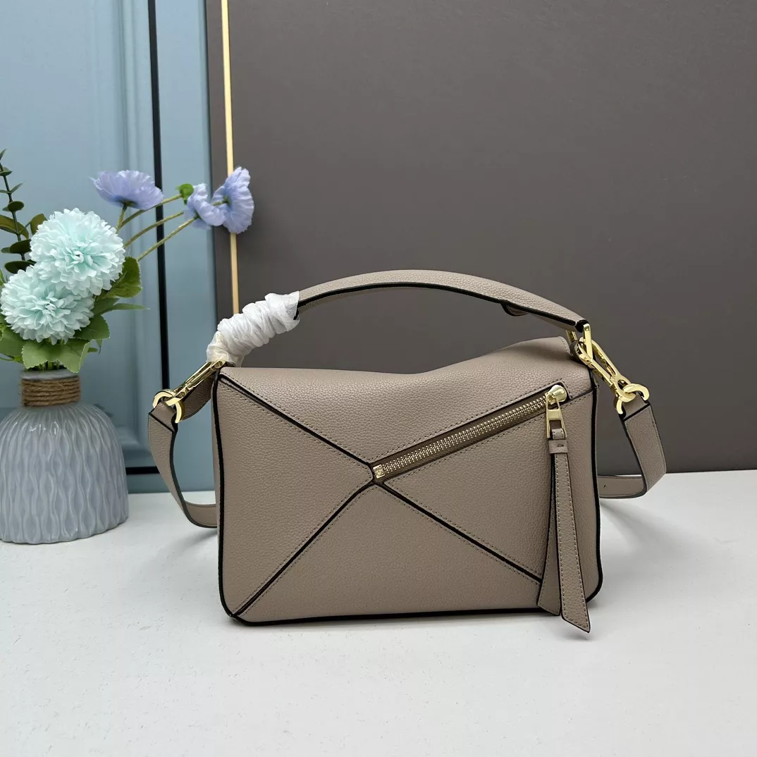 LOEWE AAA Quality Messenger Bags For Women SportInspired 2159