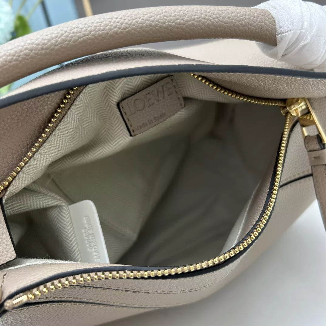 LOEWE AAA Quality Messenger Bags For Women SportInspired 2159