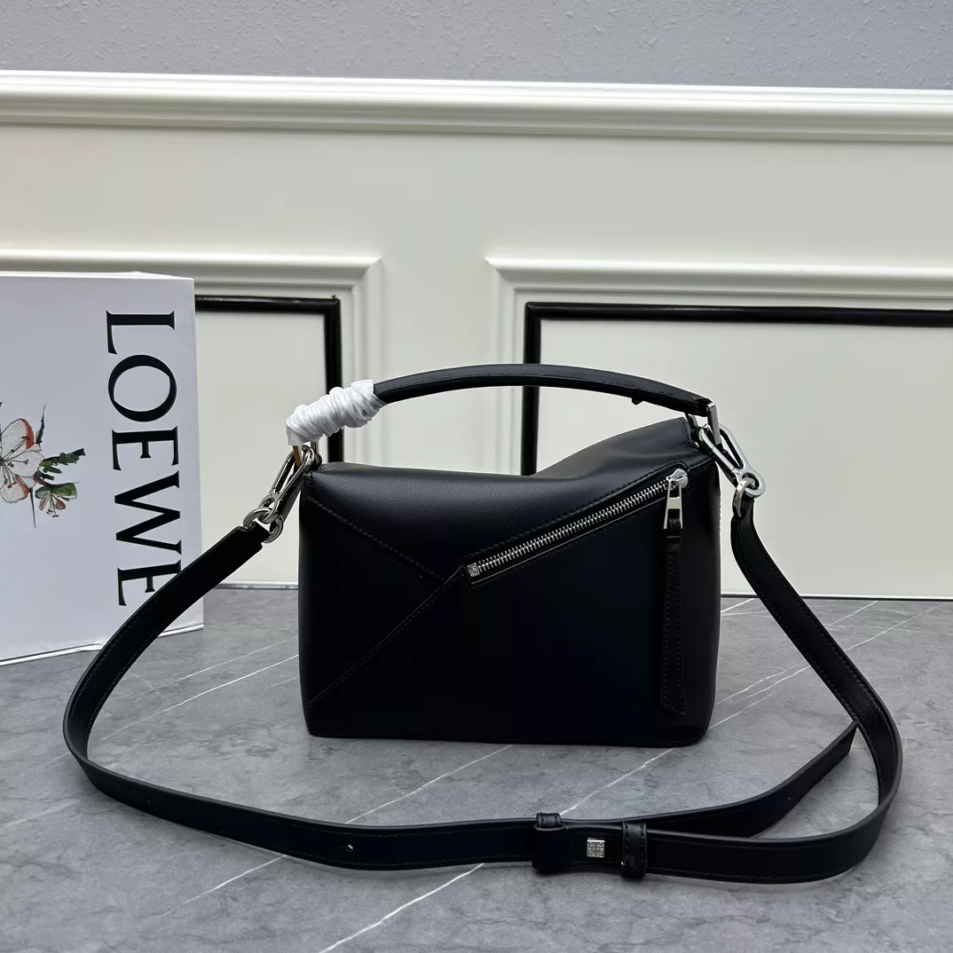 LOEWE AAA Quality Messenger Bags For Women SportInspired 4572