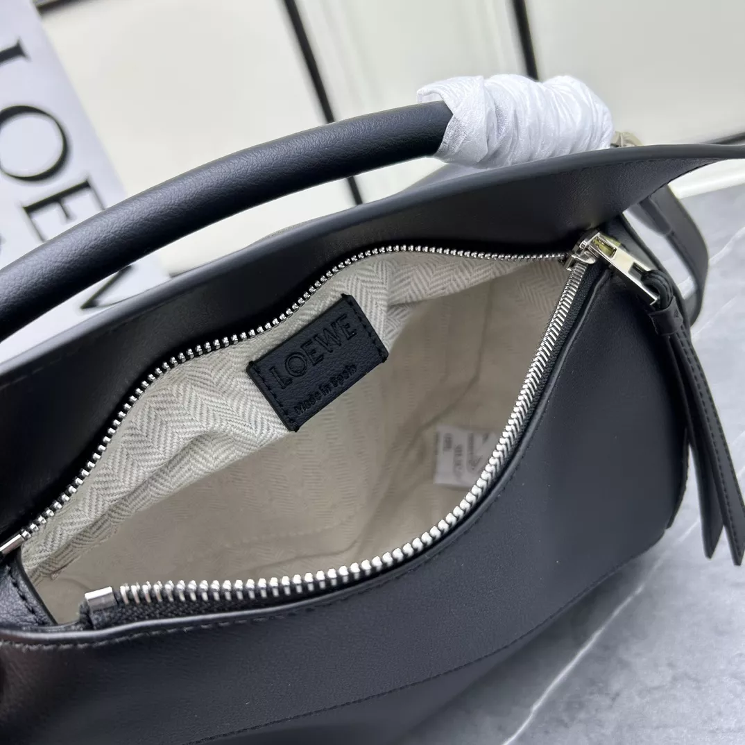 LOEWE AAA Quality Messenger Bags For Women SportInspired 4572