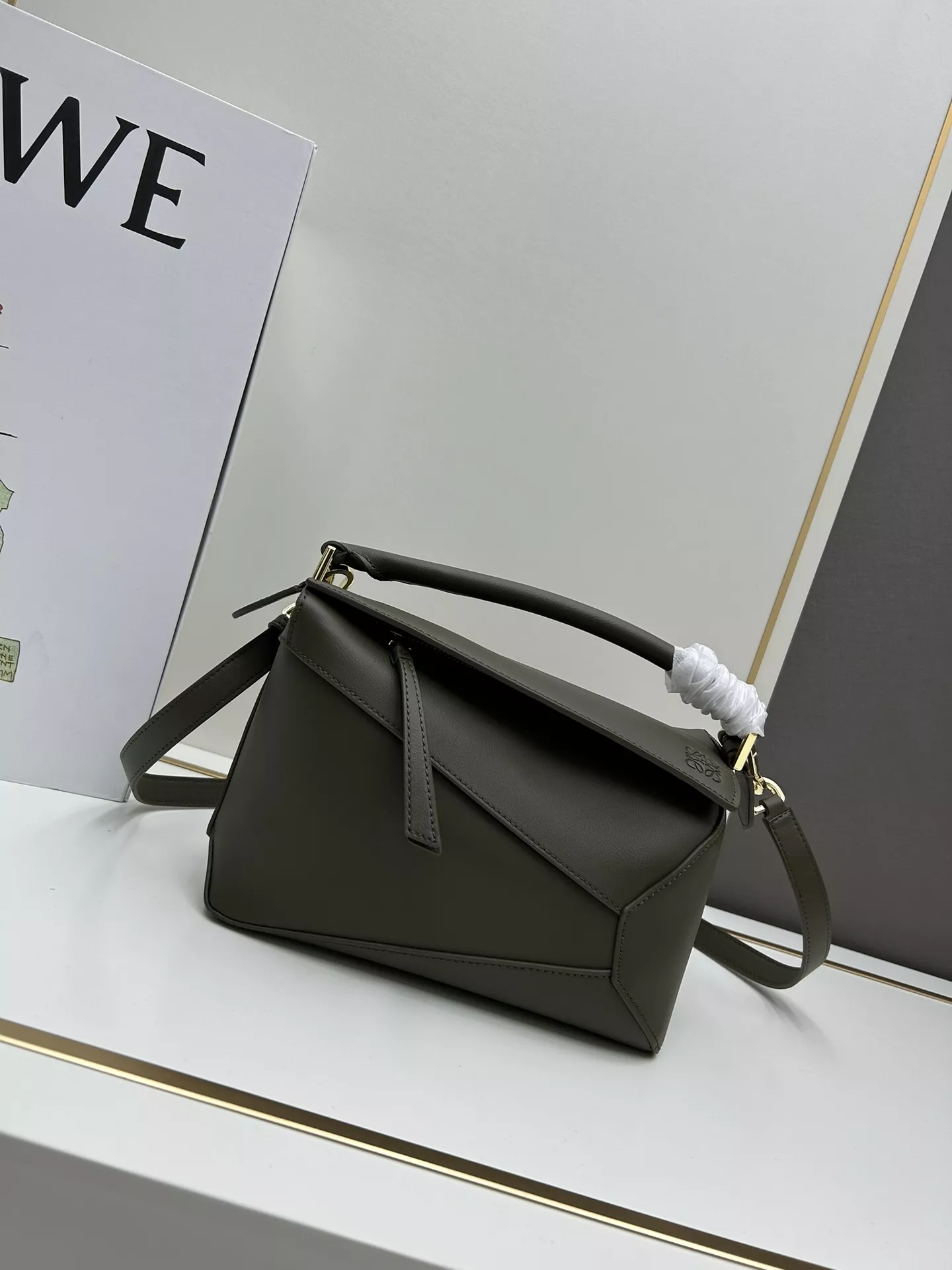 LOEWE AAA Quality Messenger Bags For Women Timeless 3846