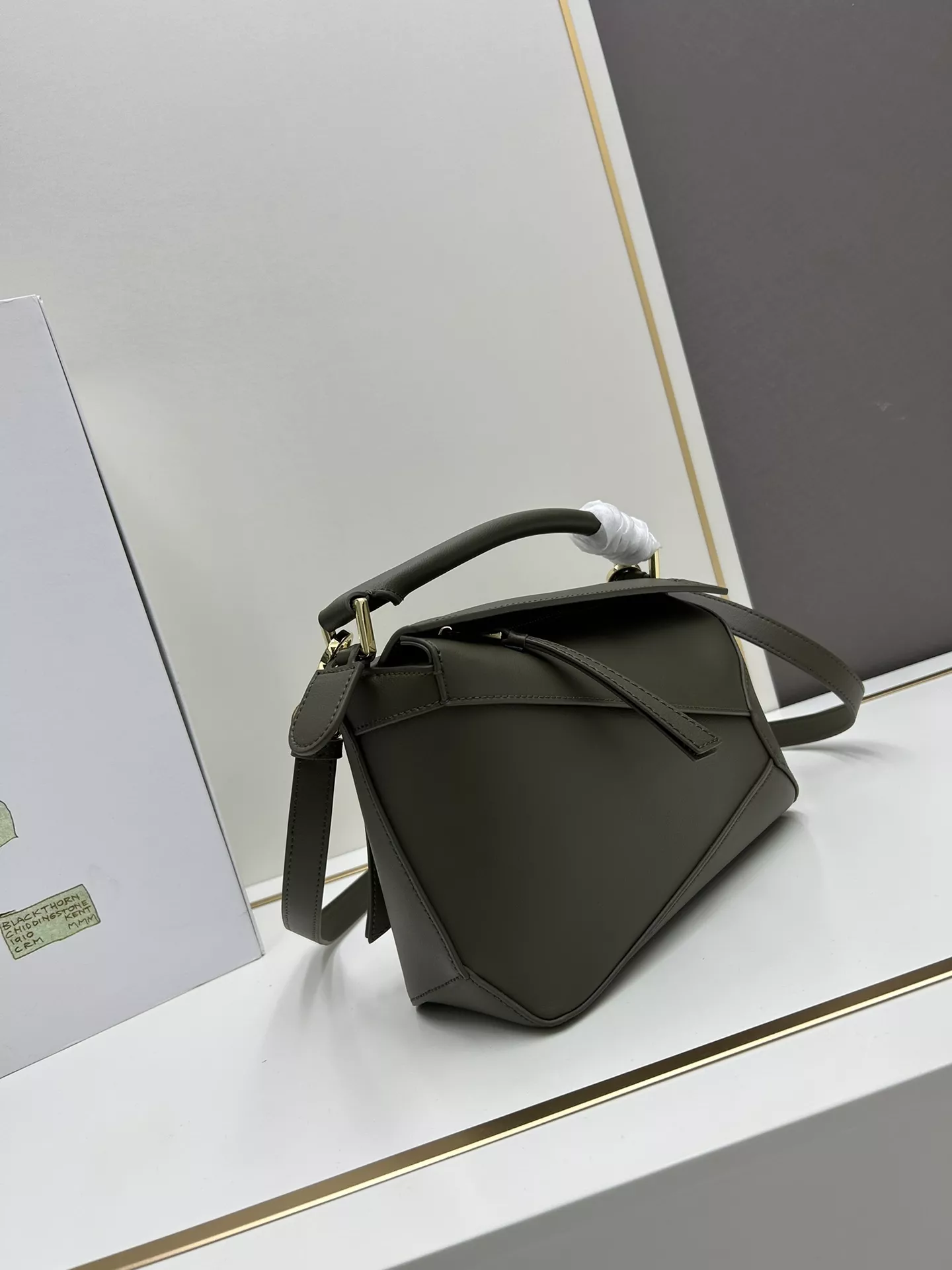 LOEWE AAA Quality Messenger Bags For Women Timeless 3846
