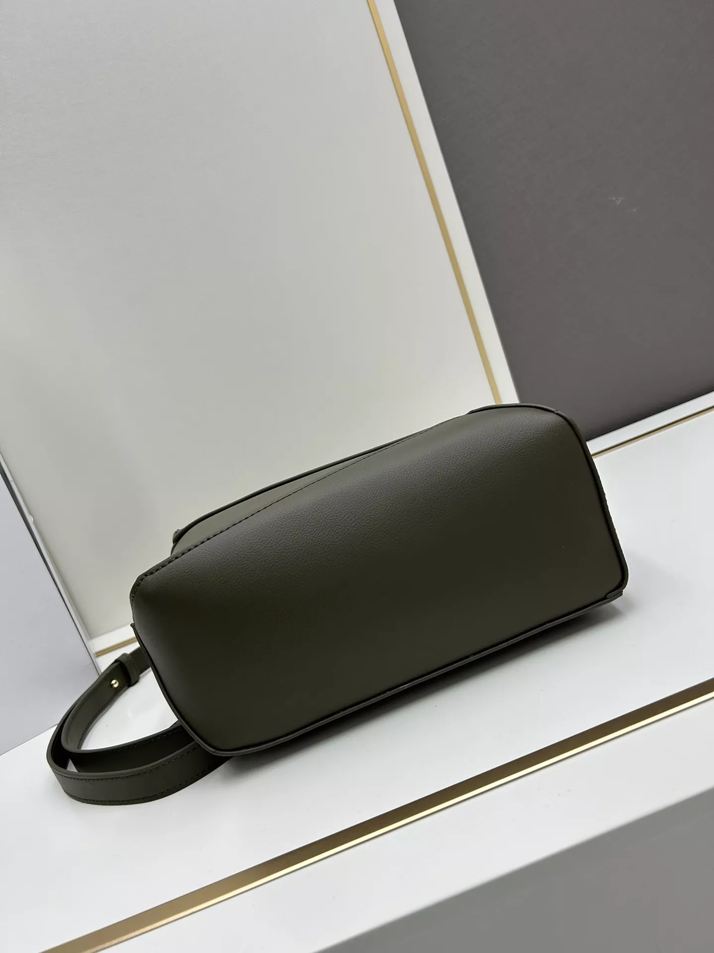 LOEWE AAA Quality Messenger Bags For Women Timeless 3846