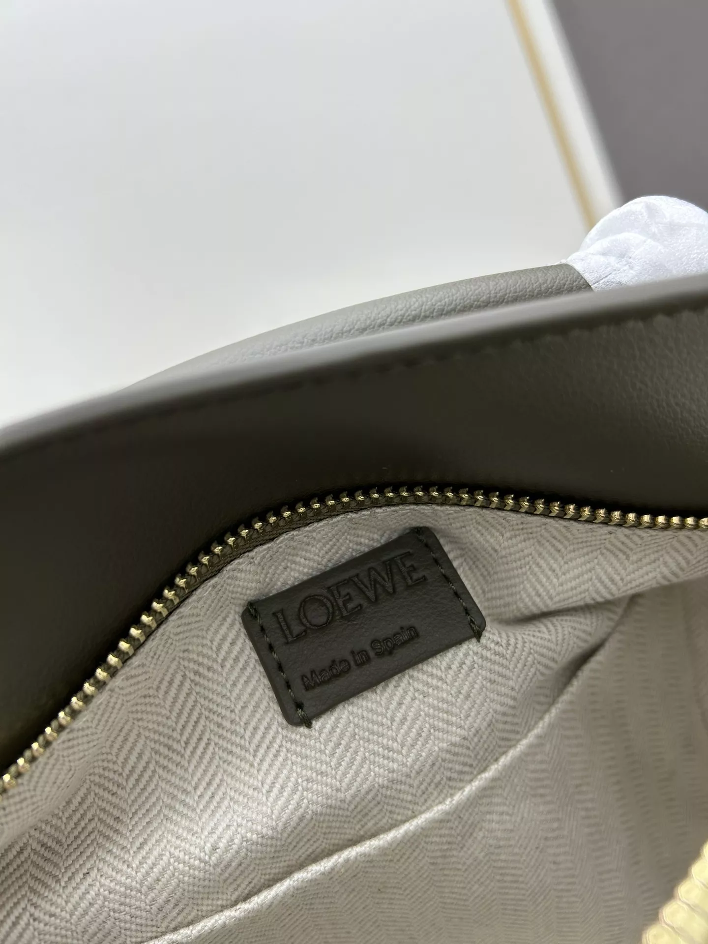LOEWE AAA Quality Messenger Bags For Women Timeless 3846