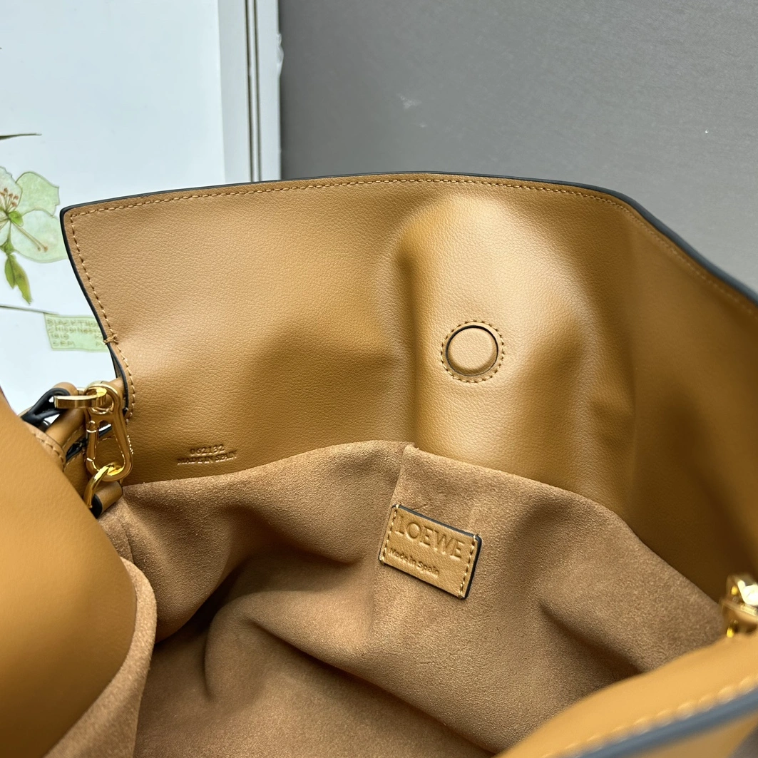 LOEWE AAA Quality Messenger Bags For Women Timeless 6720