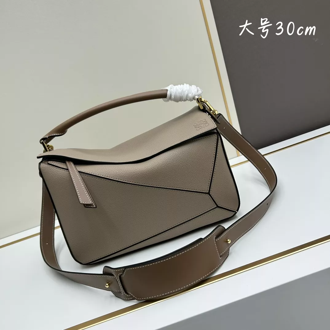 LOEWE AAA Quality Messenger Bags For Women Timeless 7185