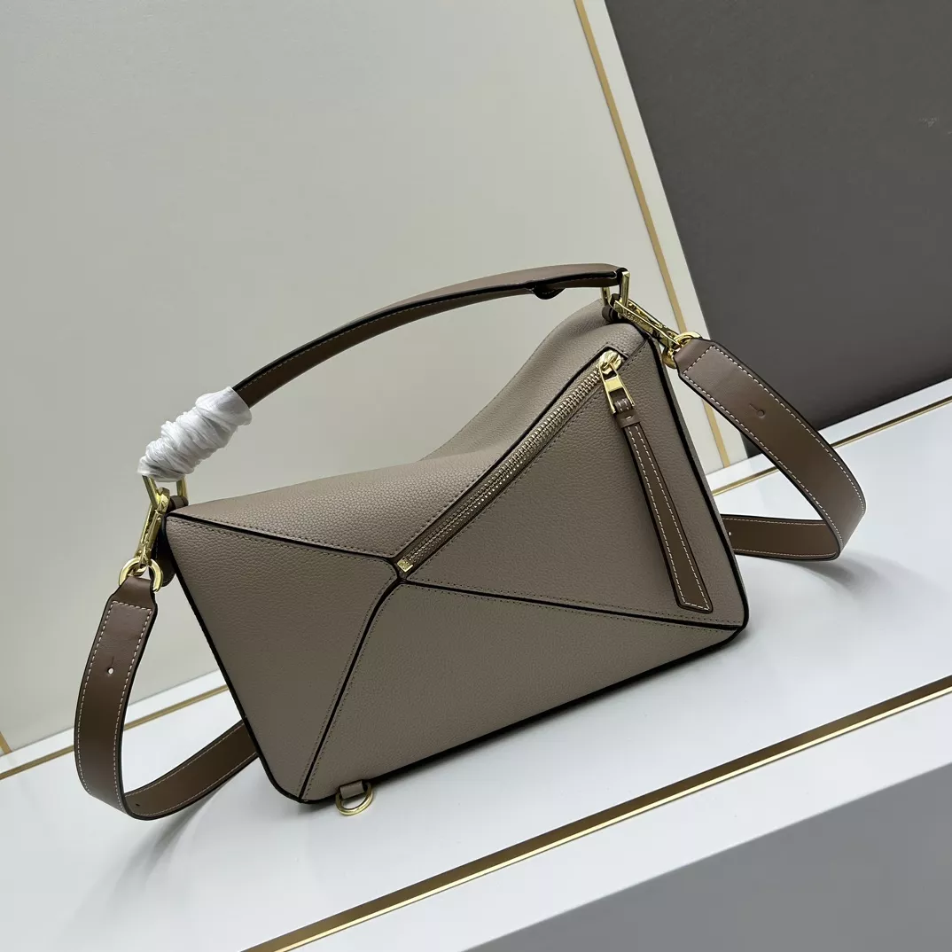 LOEWE AAA Quality Messenger Bags For Women Timeless 7185