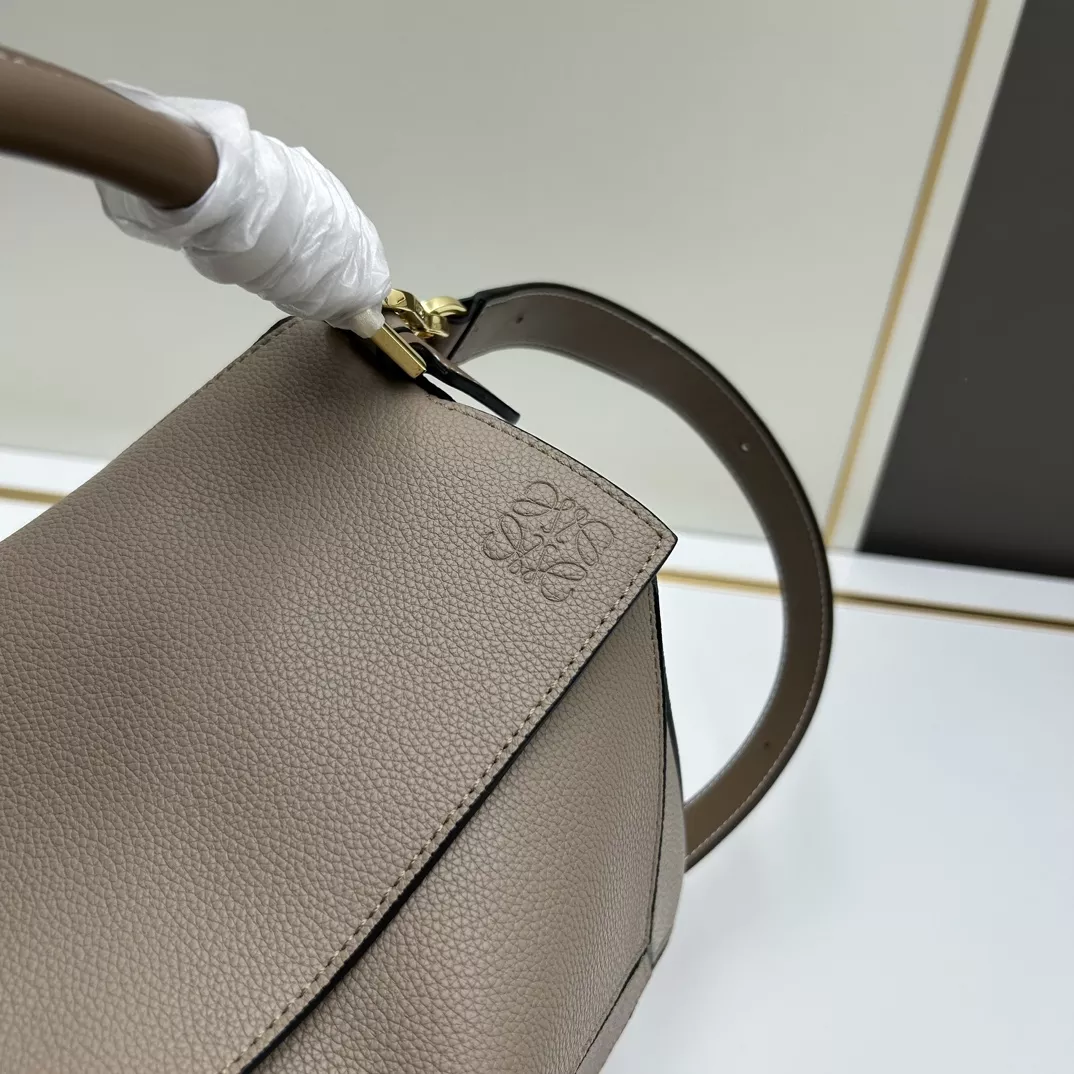 LOEWE AAA Quality Messenger Bags For Women Timeless 7185