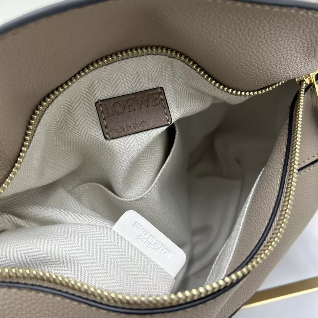 LOEWE AAA Quality Messenger Bags For Women Timeless 7185