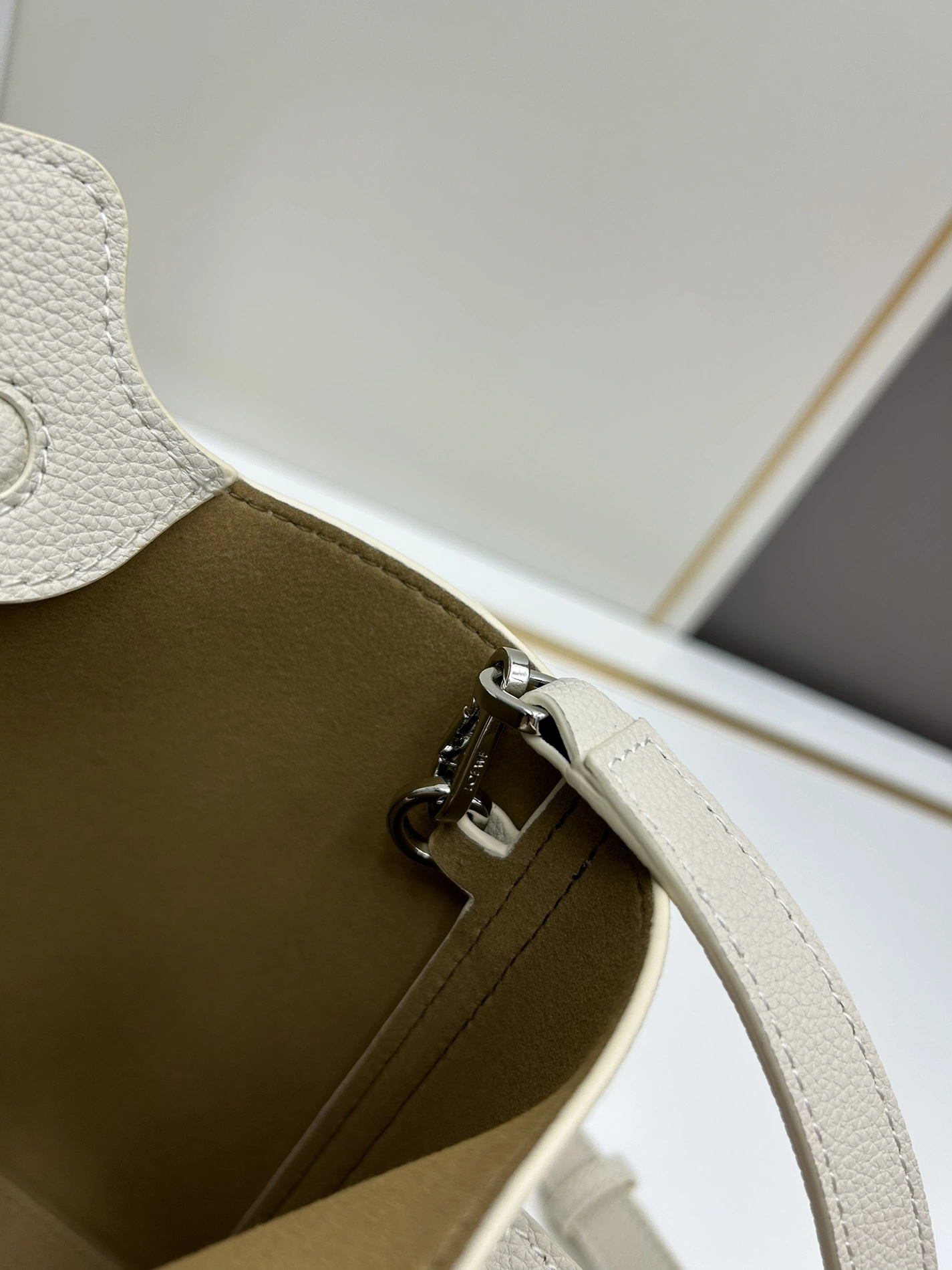 LOEWE AAA Quality Messenger Bags For Women Timeless 9453