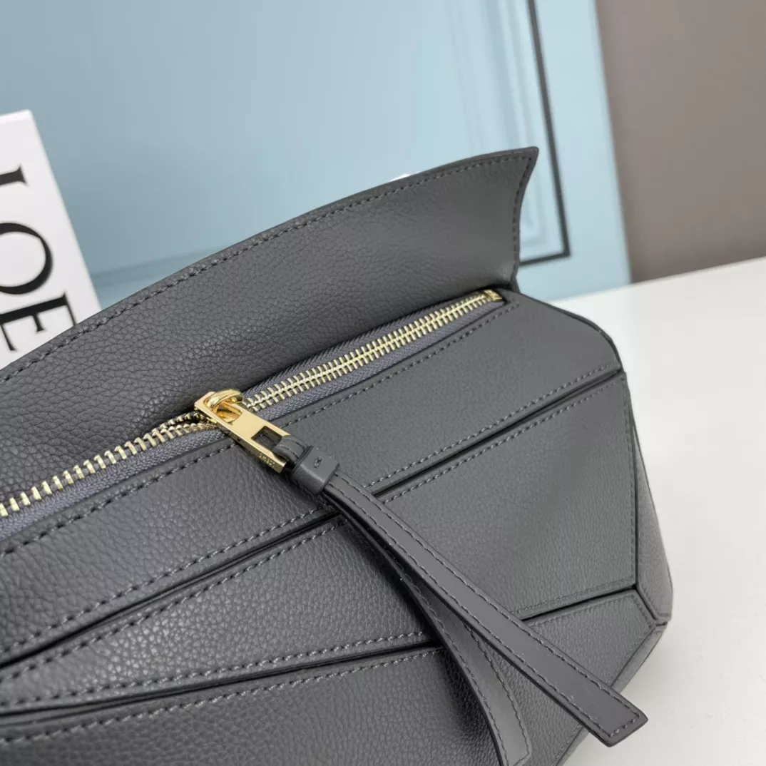 LOEWE AAA Quality Messenger Bags For Women TopPick 2202