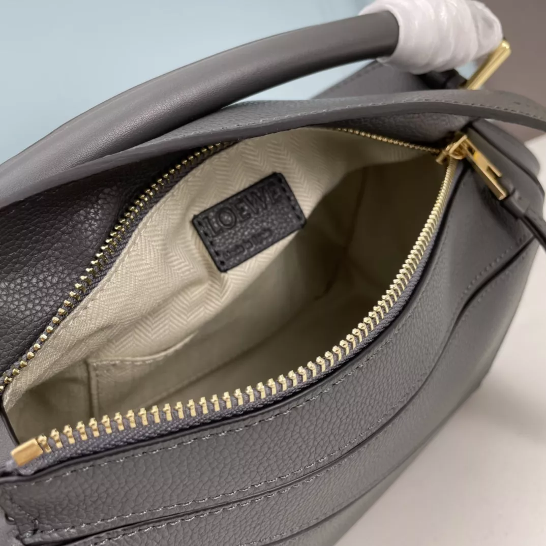 LOEWE AAA Quality Messenger Bags For Women TopPick 2202