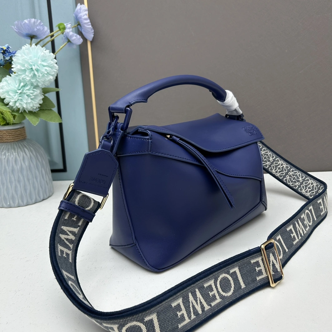 LOEWE AAA Quality Messenger Bags For Women TopPick 3630