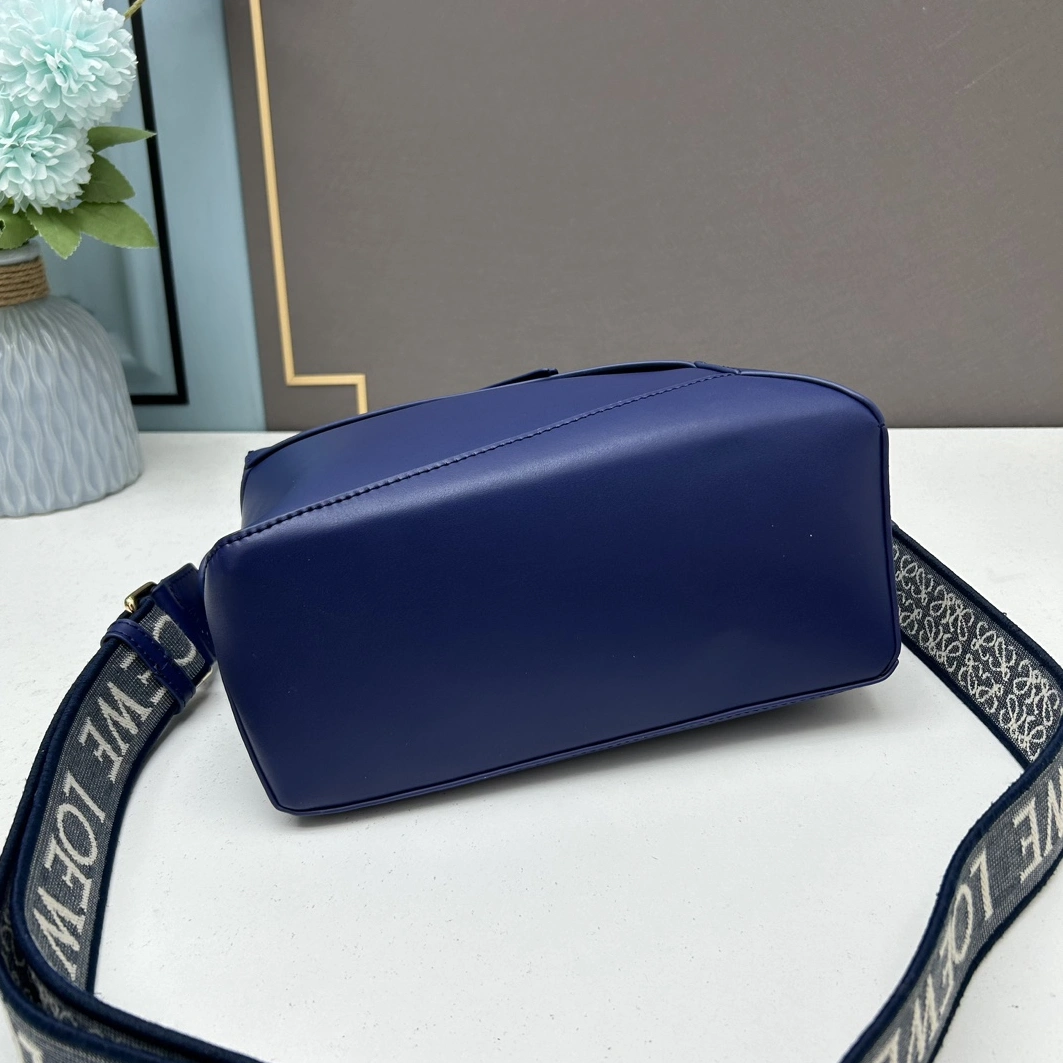 LOEWE AAA Quality Messenger Bags For Women TopPick 3630
