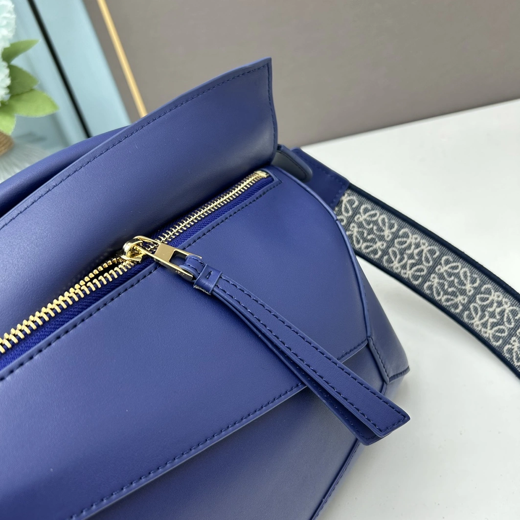 LOEWE AAA Quality Messenger Bags For Women TopPick 3630
